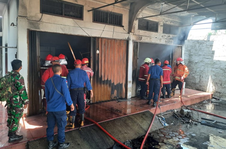 Ditinggal Salat, Toko Servis Komputer Depan SMA Xaverius 1 Kota Jambi Kebakaran, Begini Kronologisnya 