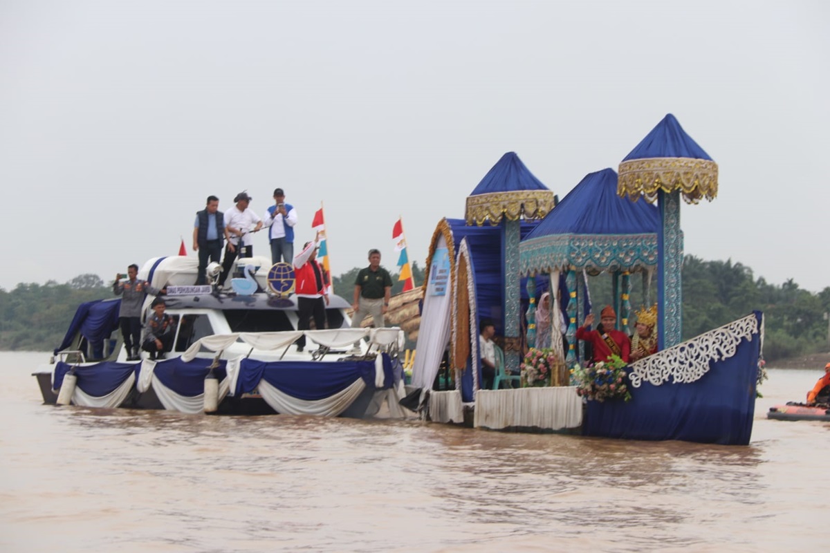 Gubernur Jambi Al Haris: Parade Perahu Hias Lestarikan Tradisi Nenek Moyang Dahulu