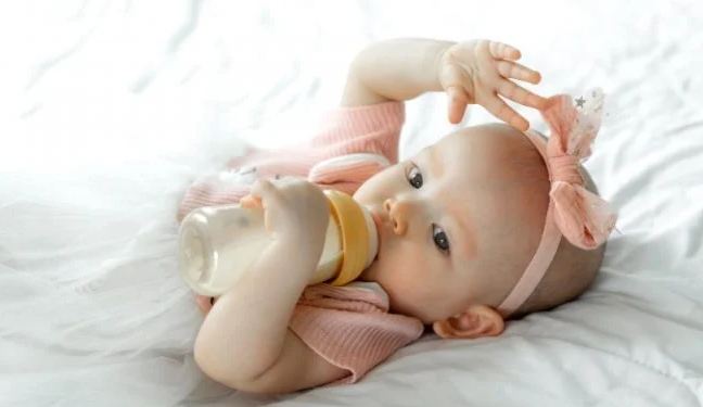 6 Tips Sebelum Memilih Susu Formula untuk Bayi
