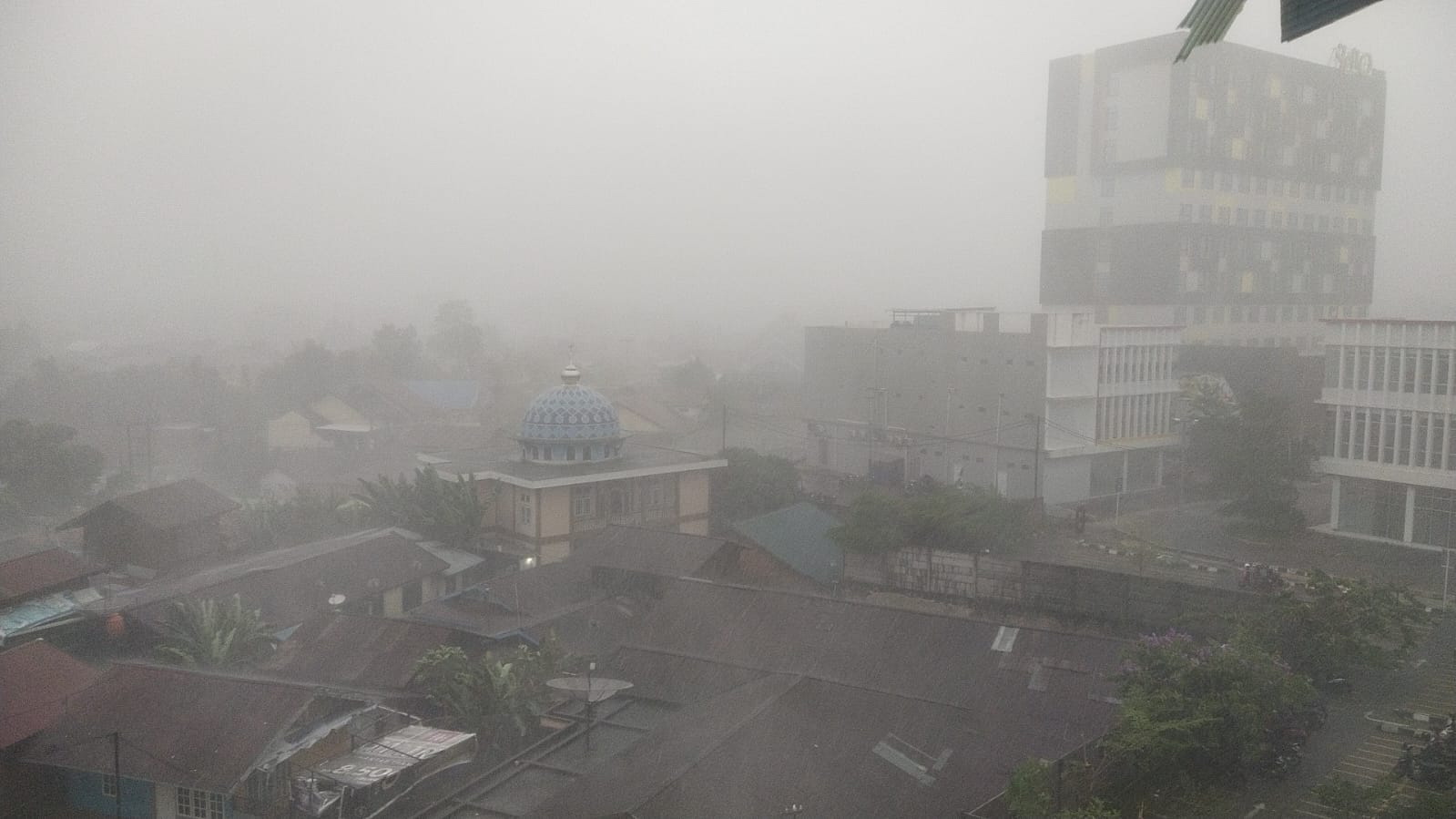 Hati-hati, Hujan Deras dan Angin Kencang di Kota Jambi, Ini Prediksi BMKG 