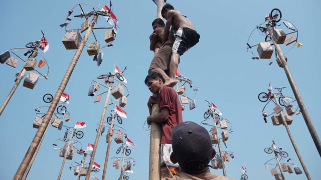 Makna di Balik Lomba Panjat Pinang, Dulu Simbol Ketimpangan Sekarang Lambang Semangat Rakyat