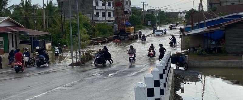 Banjir Rob Rendam Kuala Tungkal, Sejumlah Motor di Jalur 2 Parit Gompong Mogok