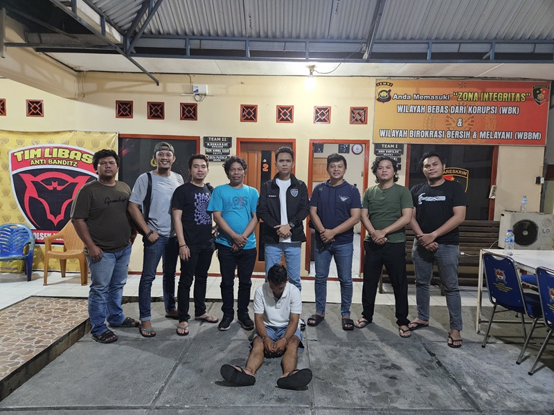 Terekam CCTV! Warga Bungo Nekat Maling Motor Bos Sendiri di Kota Jambi