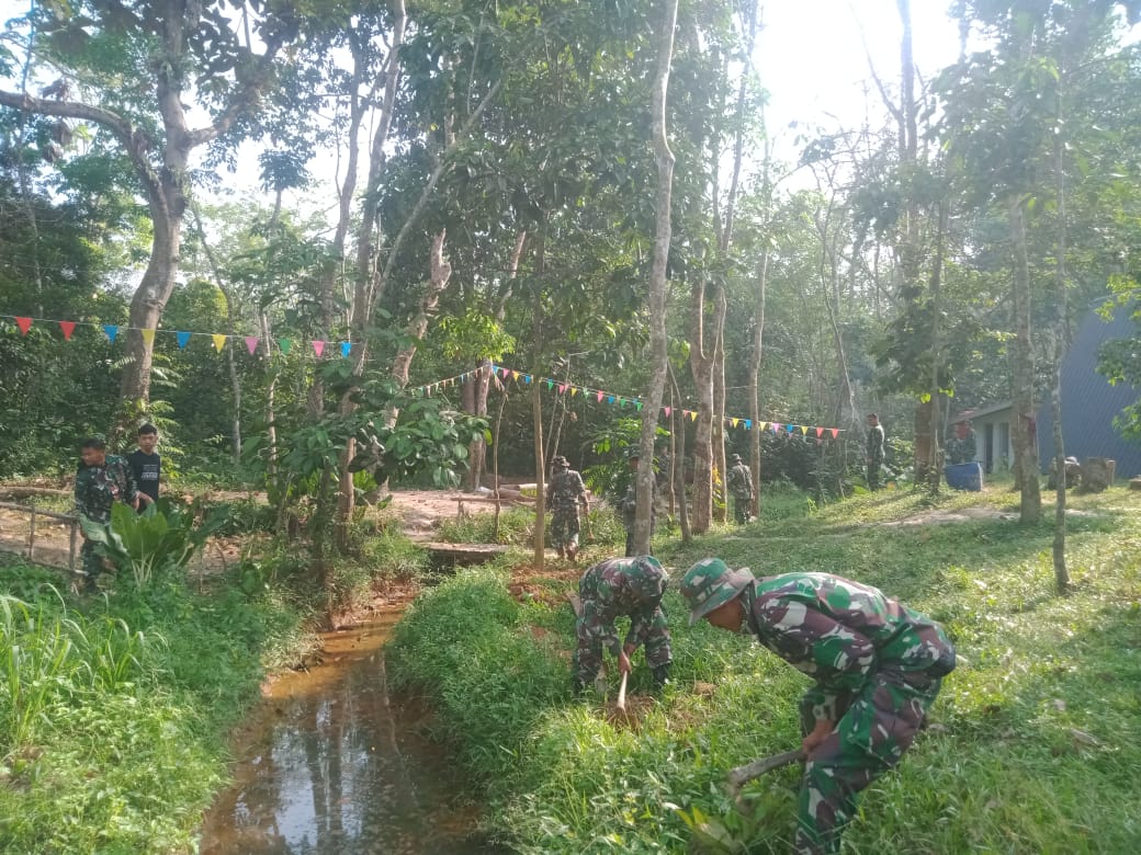 500 Lubang untuk Ditanami Pohon Digali Satgas TMMD ke-121 Kodim 0415/Jambi Bersama Karang Taruna Pondok Meja