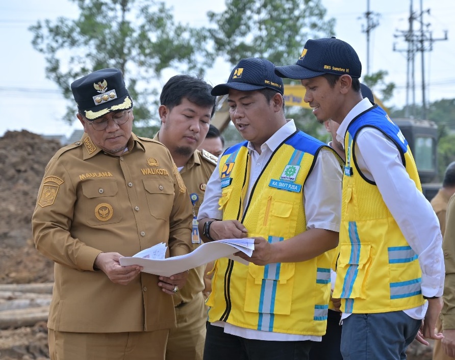Wali Kota Jambi Maulana Tinjau Proyek Infrastruktur, Fokus Atasi Banjir dan Revitalisasi Ruang Publik di Jambi