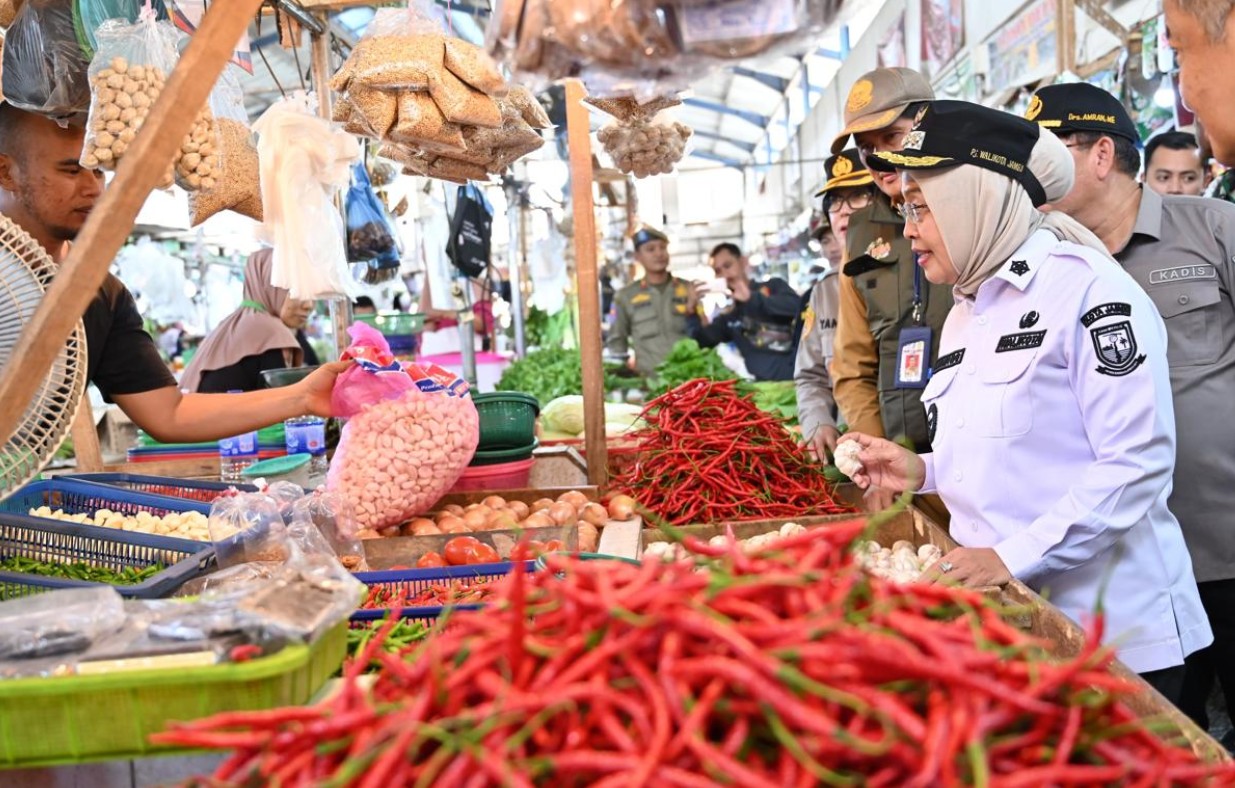 Jelang Nataru, Pj Wali Kota Sidak Sejumlah Pasar, Ritel Modern dan Gudang Sembako Di Kota Jambi