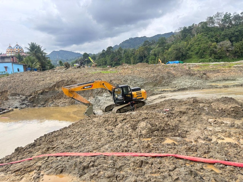 Bongkar Jaringan Lintas Sumatera! 7 Pelaku PETI di Merangin Ditangkap, Excavator Disita