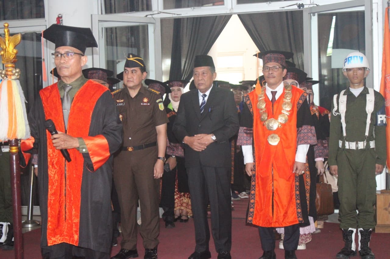 Hadiri Dies Natalis dan Wisuda Unja, Wagub Jambi Abdullah Sani Tekankan Peran Kampus dalam Pembangunan