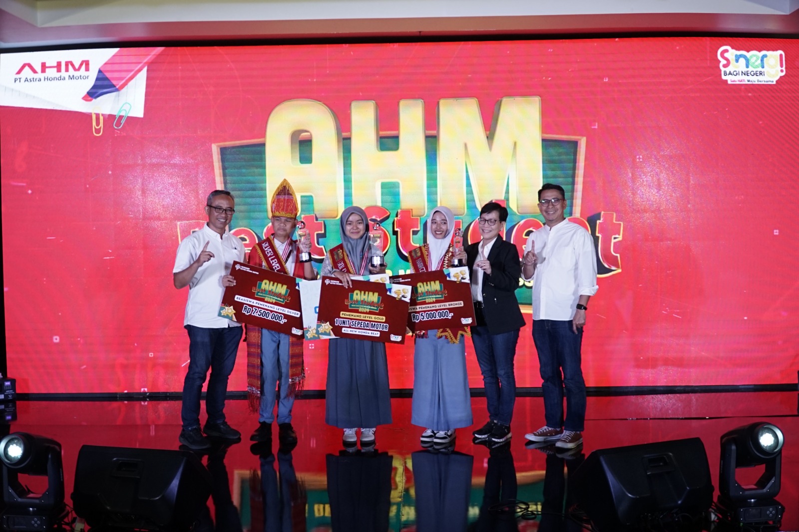 Karya Inovasi Produk Makanan Bergizi Antarkan Siswa Cerdas dari Sumatera Barat Raih Level Tertinggi AHM Best S