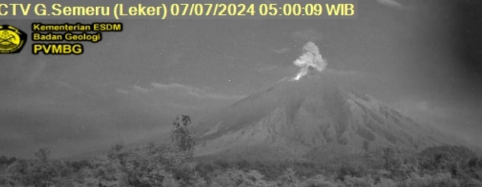 Gunung Semeru Erupsi Lagi, Semburkan Abu Setinggi 1.000 Meter