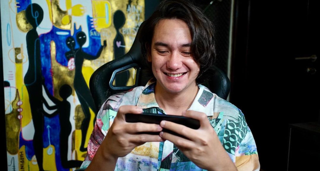 Adipati Dolken Kebagian Peran Jadi Introvert di Film Kamboja