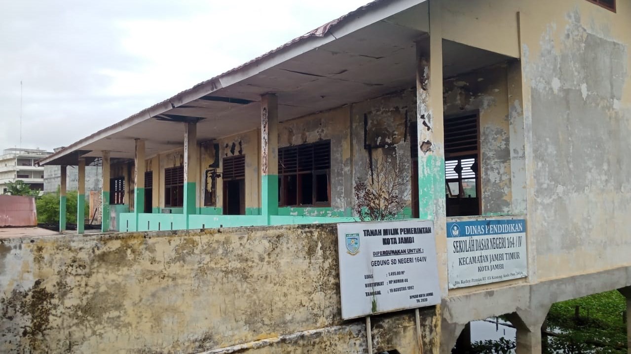 Pasca 2 Bulan Kebakaran, Bangunan SDN 164 Kota Jambi Masih Terbengkalai