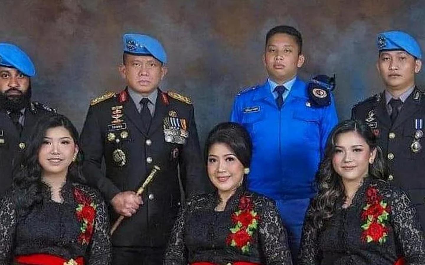 Brigadir J Todongkan Senjata ke Foto Ferdy Sambo, Kuasa Hukum Putri Candrawathi: Sampai Ditegur Ajudan