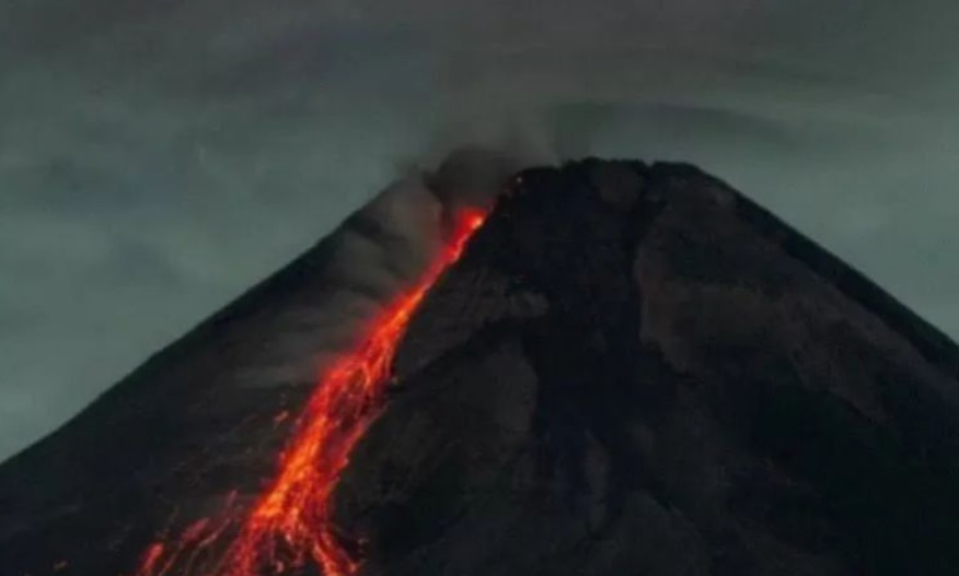 Gunung Merapi Luncurkan 21 Kali Guguran Lava Sejauh 1,5 Km