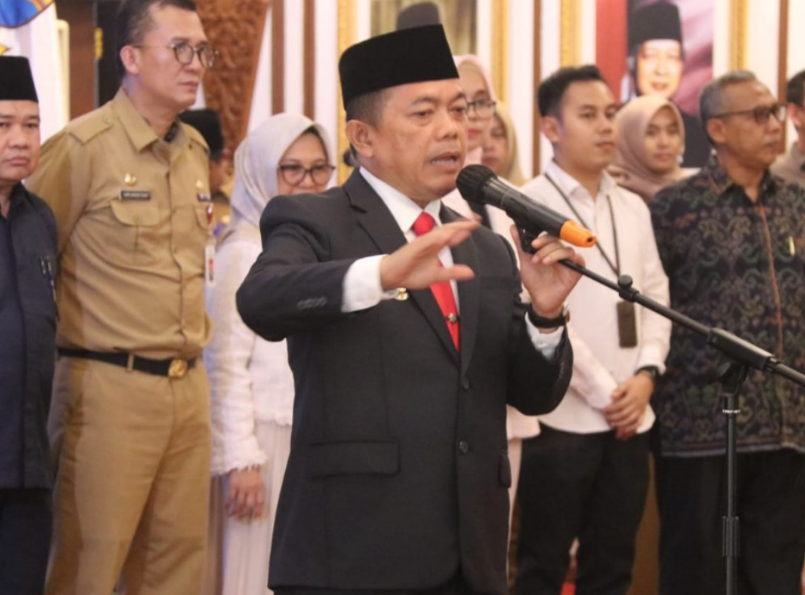 Gubernur Al Haris Serahkan 376 Beasiswa Dumisake sebagai Dukungan Pendidikan