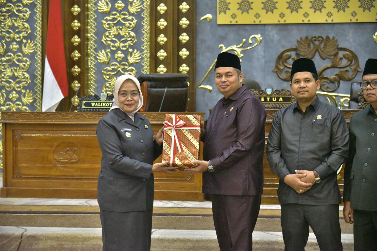 Sepakati Ranperda APBD Kota Jambi Tahun 2025, Pj Wali Kota Apresiasi Kinerja Banggar DPRD dan TAPD Kota Jambi