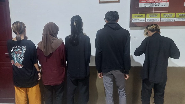 Diduga Lakukan Tindakan Asusila, Sejumlah Remaja di Kualatungkal Digerebek Warga