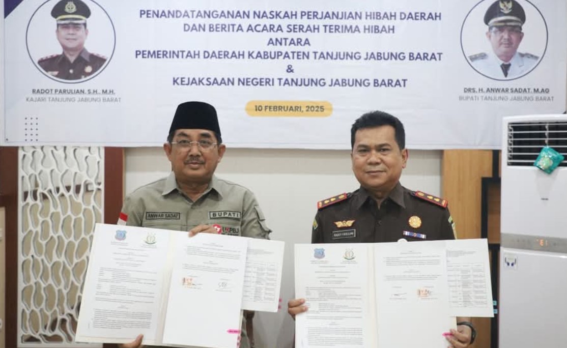 Perkuat Sinergi, Bupati Anwar Sadat Hibahkan Gedung Kejari di Desa Pembengis