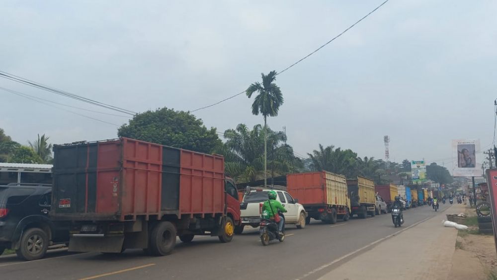 Makin Sesak, Warga Desak Pelebaran Jalan Nasional di  Mendalo 