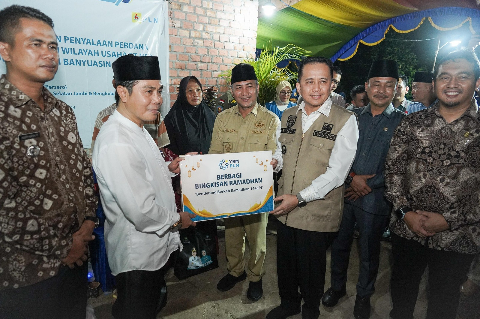 Berkah Ramadhan, PLN UID S2JB Nyalakan Listrik Desa Sukamaju dan Desa Tenggulang Jaya