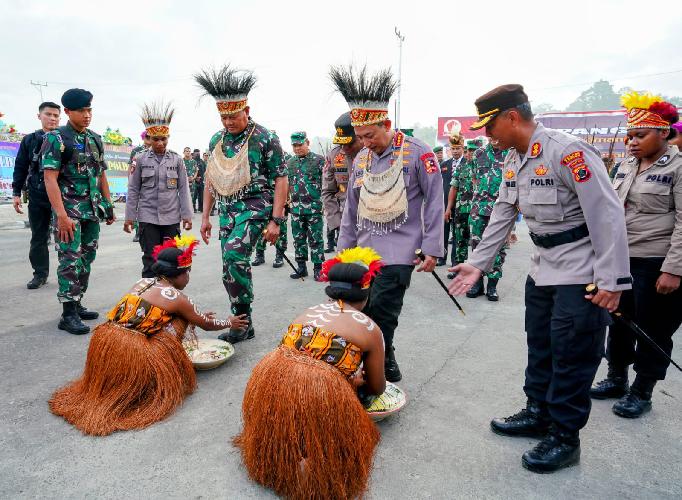 Panglima TNI dan Kepala Staf Resmikan Gedung Polda Papua, Ini Kata Kapolri