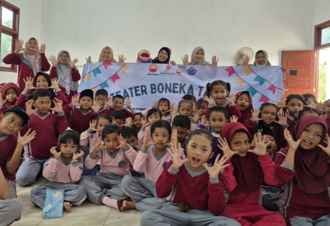 Siswa Dari Dua Desa di Geragai Antusias Menyaksikan Teater Boneka Tangan yang Digelar SKK Migas-PetroChina