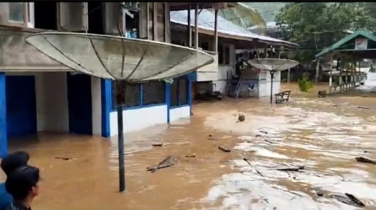 Waduh, Diguyur Hujan Deras, Batang Asai Sarolangun Banjir