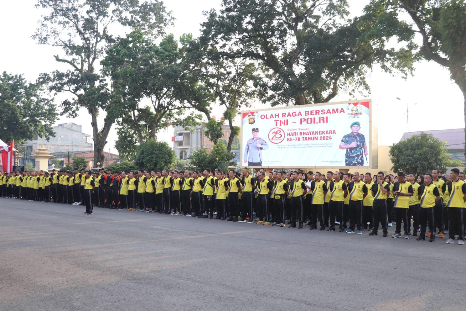 TNI Polri Kompak, Polda Jambi dan Korem 042/Gapu Gelar Olahraga Bersama Sambut Hari Bhayangkara ke-78