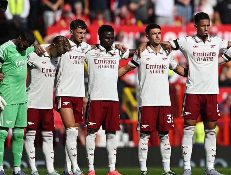 Hasil Liga Inggris: Gol Tunggal Riccardo Calafiori Bawa Arsenal Bungkam Manchester United 0-1 di Old Trafford