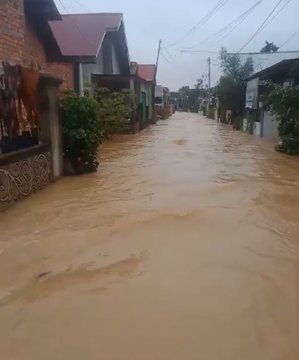 Diguyur Hujan Lebat, Perumahan Kembar Lestari Kota Jambi Terendam Banjir
