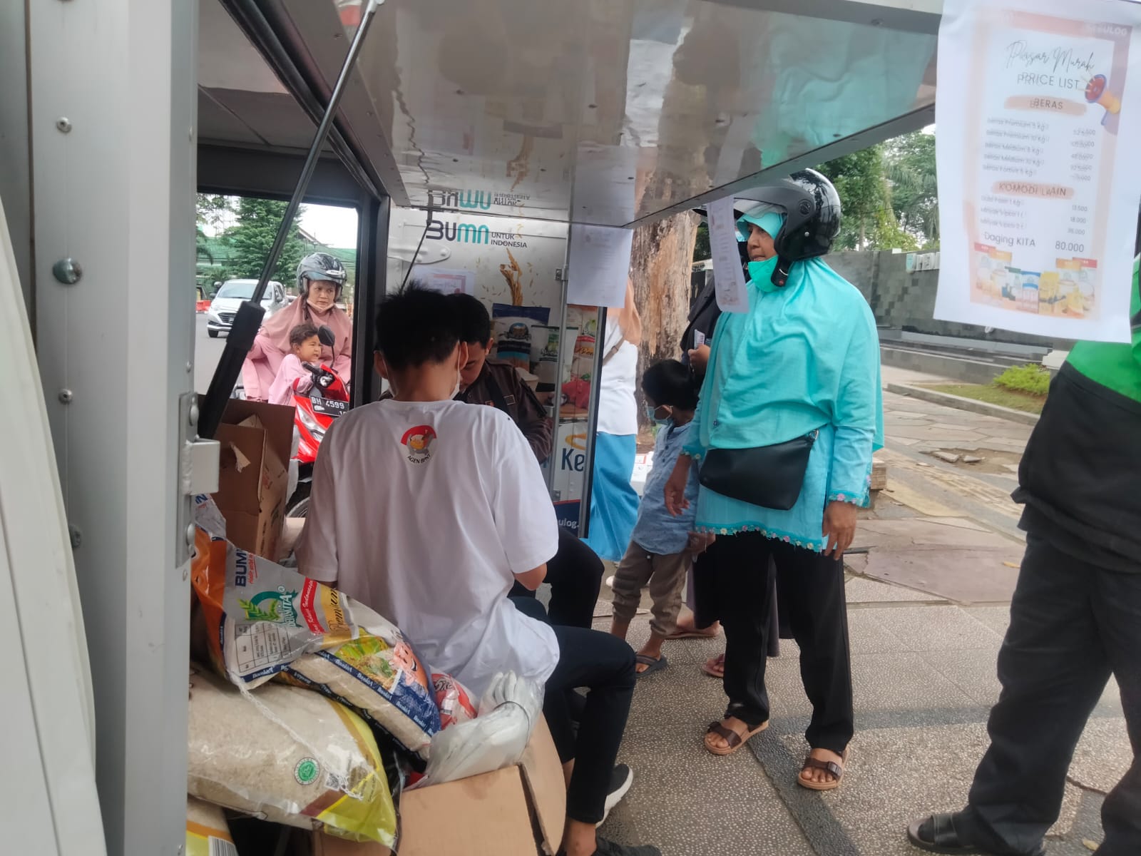 Buka Operasi Pasar Murah Daging Beku di Tugu Keris Siginjai Sakti, Ini Penjelasan Bulog Jambi