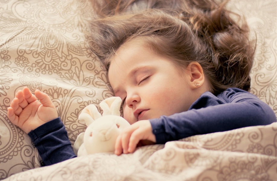 Tidur Nyenyak Tapi Mimpi Jatuh dari Ketinggian? Maknanya Bisa Bikin Kamu Merinding!