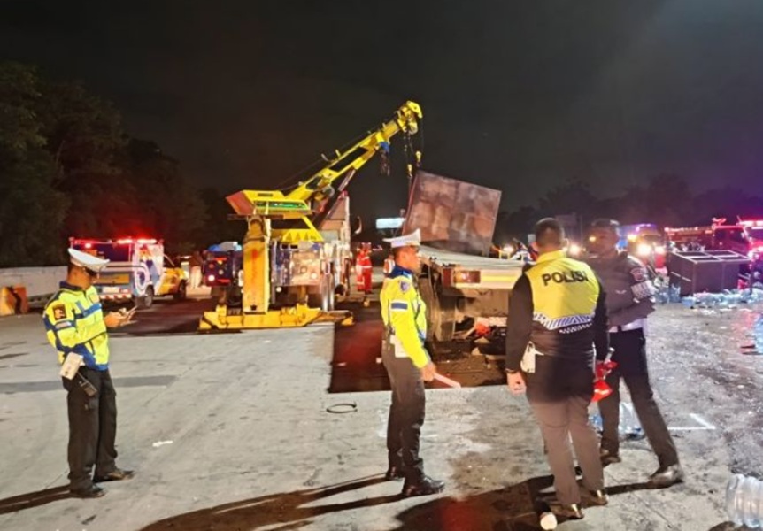 Kecelakaan di Gerbang Tol Ciawi Bogor, Korban Bergeletakan di Jalan