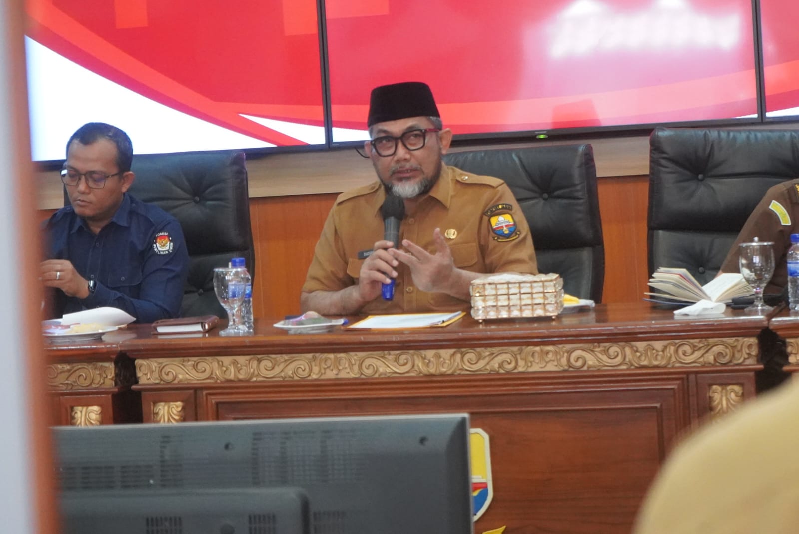 Rapat Persiapan Pilkada Serentak 2024: Pjs. Gubernur Sudirman Memastikan Kesiapan KPU di Kabupaten/Kota