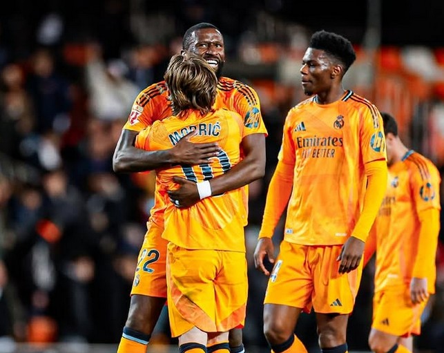 Dari Ketinggalan ke Kemenangan! Real Madrid Bungkam Valencia 2-1 di Laga Panas Mestalla