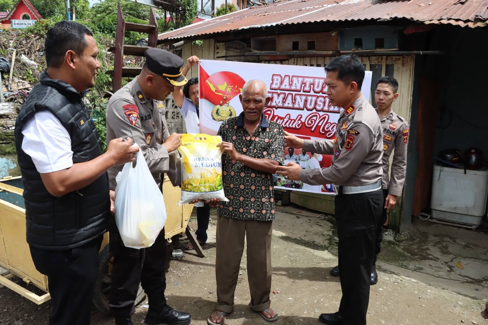 Polres Kerinci Salurkan Bantuan Sosial di Desa Sungai Ning