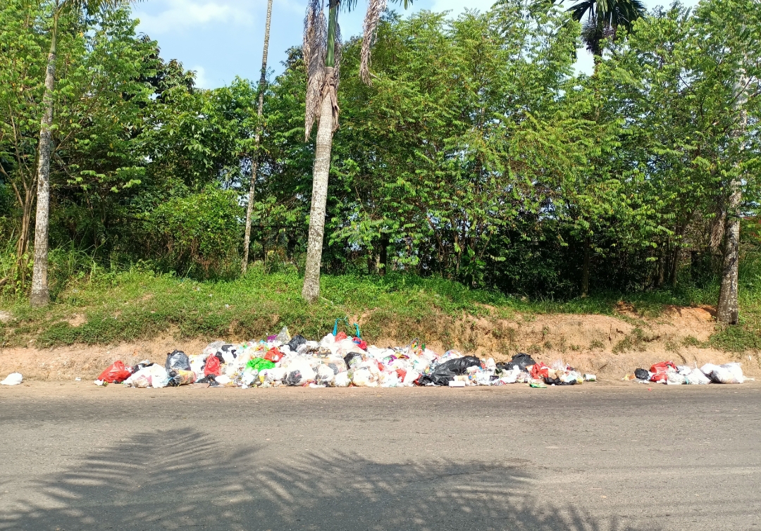 Waduh, Sampah Bertumpuk di Kawasan Purnama Kota Jambi Bikin Ganggu Pemandangan