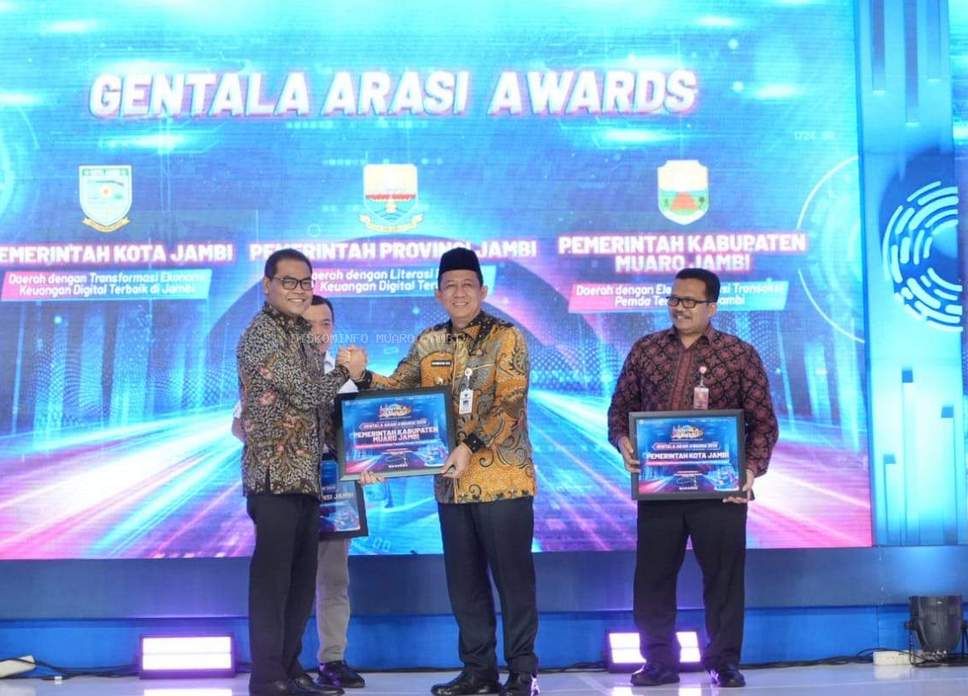 Bupati Bambang Bayu Suseno Terima Penghargaan ETPD Tertinggi untuk Muaro Jambi