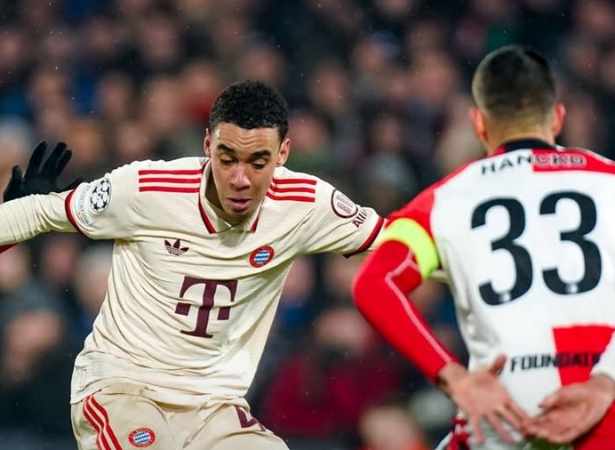 Hasil Liga Champions: Bayern Munchen Dibantai Feyenoord 0-3, Gimenez Borong Dua Gol!