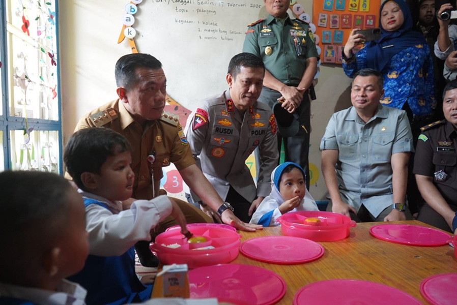 Launching Makan Bergizi Gratis, Gubernur Jambi Al Haris Pastikan Proses Lancar dan Menu Sehat untuk Anak