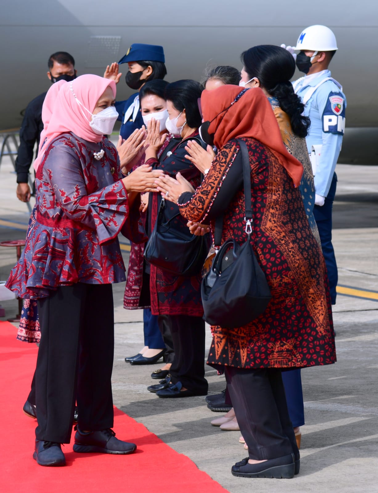 Ketua Persit KCK Koorcab Rem 042 Dampingi Kunker Ibu Negara Iriana Jokowi di Jambi