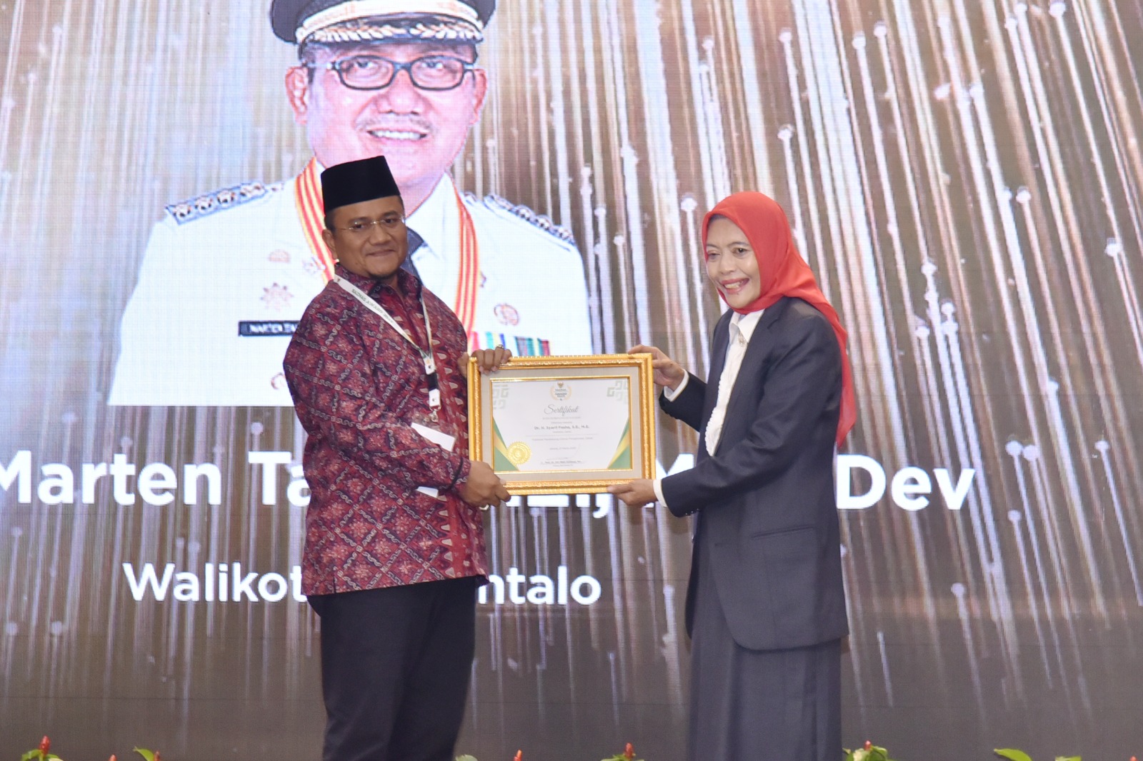 Pendukung Utama Pengelolaan Zakat, Wali Kota Jambi Syarif Fasha Raih Penghargaan Baznas Award 2023