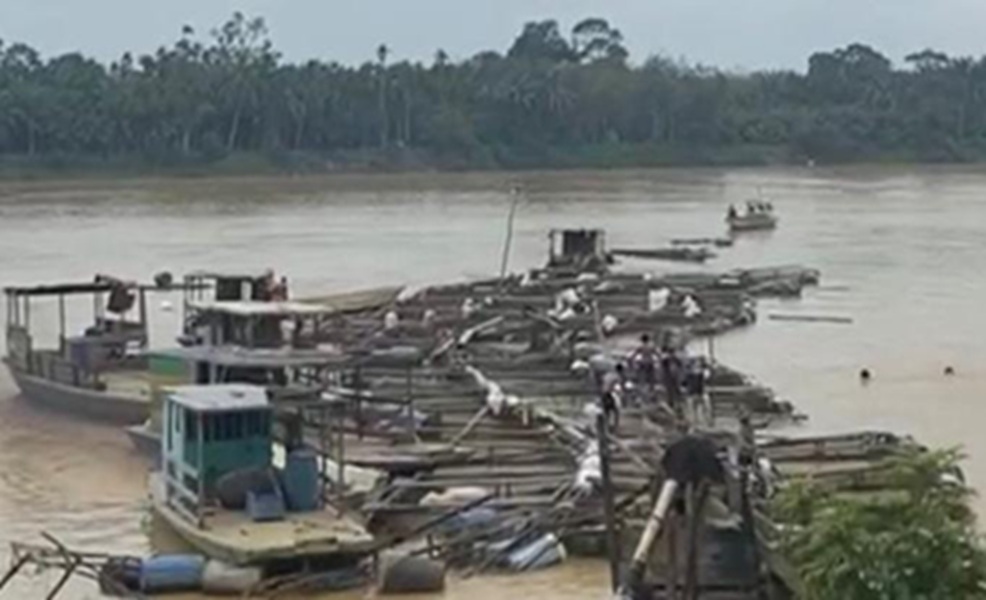 Waduh! Ratusan Keramba Ikan di Desa Aro Batang Hari Hanyut Terbawa Arus Sungai Batanghari