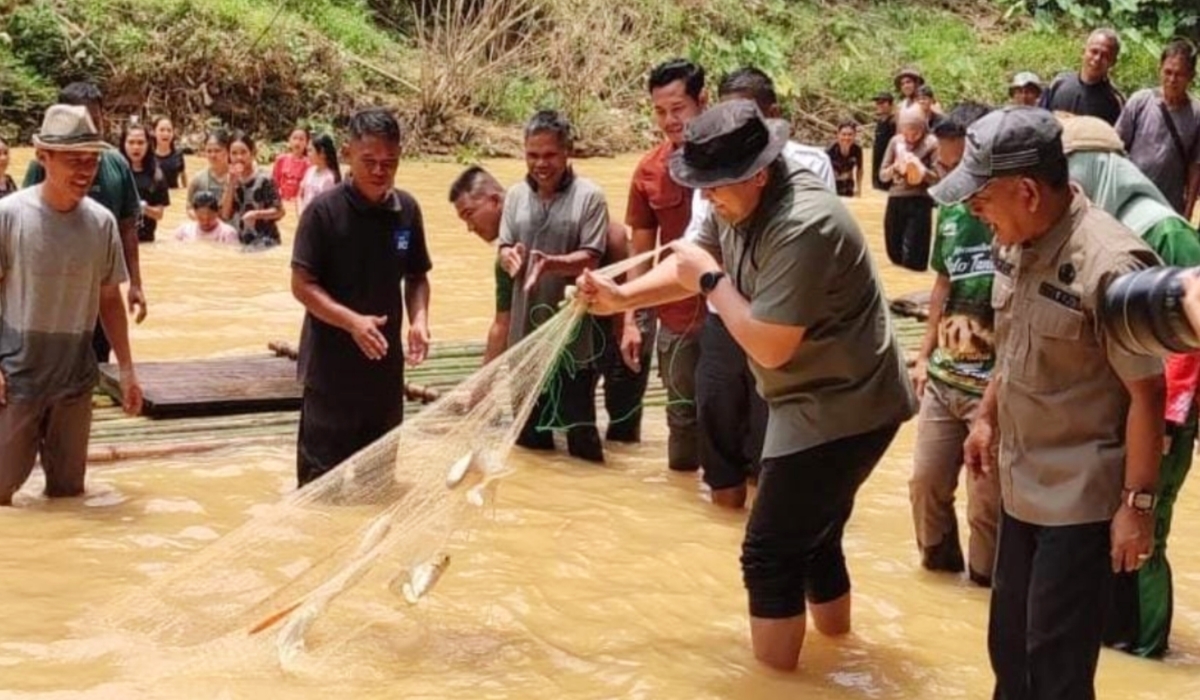 Bupati Merangin, H M Syukur Didampingi Wabup Buka Lubuk Larangan Telun