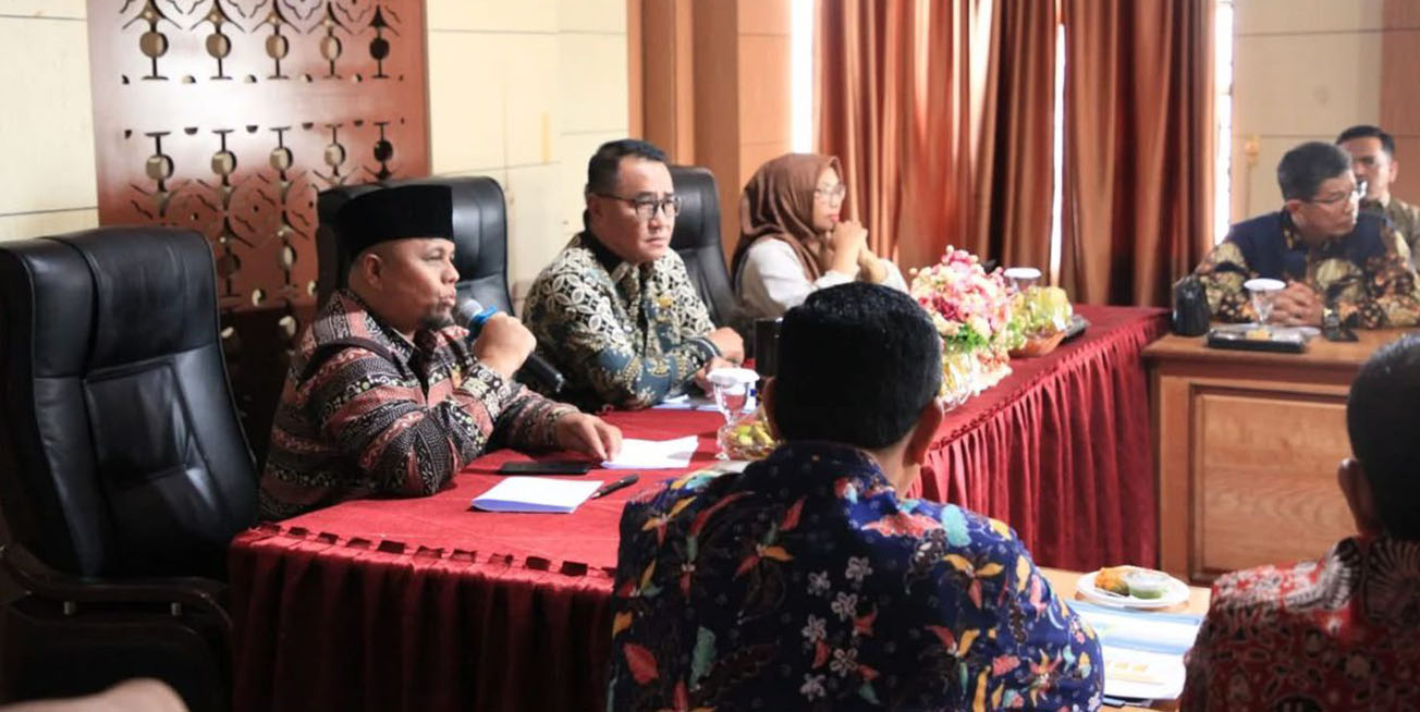 Pimpinan dan Anggota DPRD Kota Sungai Penuh Ikuti Seminar Awal Kajian Peningkatan Penerimaan Daerah