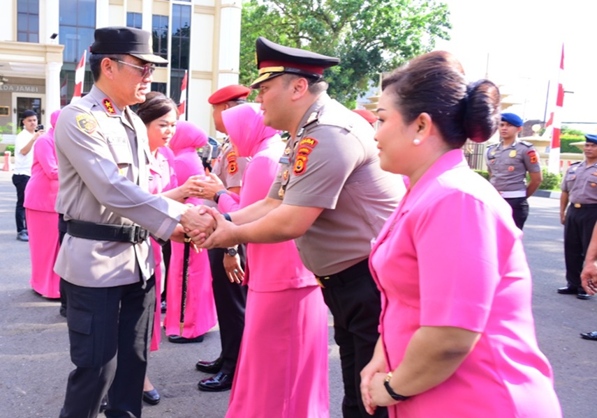 Selamat! 226 Personel dan PNS Polda Jambi Naik Pangkat