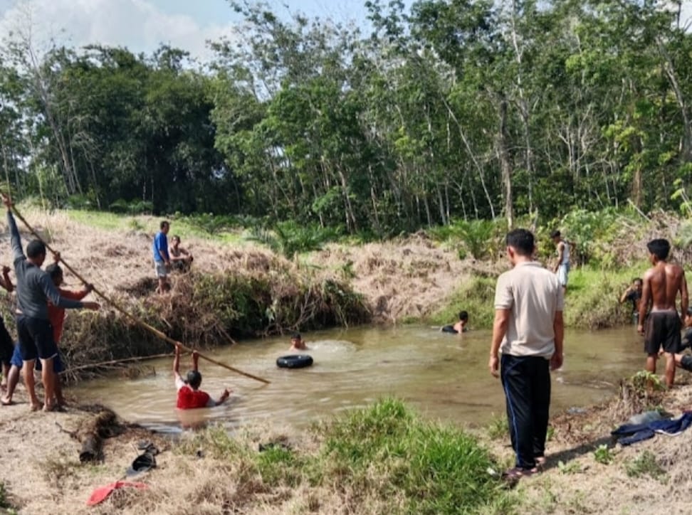 Miris! Dua Bocah SD Tenggelam di Kolam Warga di Kabupaten Tebo