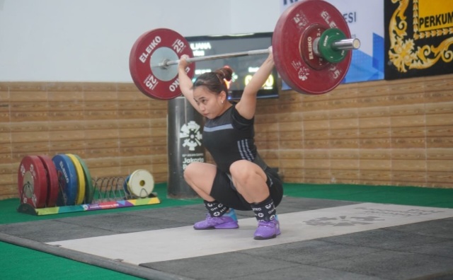 Yuliana Klarisa Lifter Putri Jambi lolos Seleknas SEA Games Thailand 2025