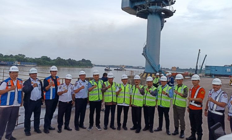 Komisi V DPR RI dan Wakil Gubernur Jambi Kunjungi Pelabuhan Talang Duku 