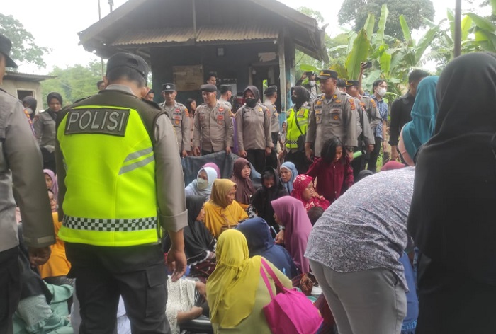 Dijemput Kades, Polda Jambi Pulangkan Puluhan Warga yang Diamankan dari Lokasi Aksi Blokir Jalan di PT FPIL